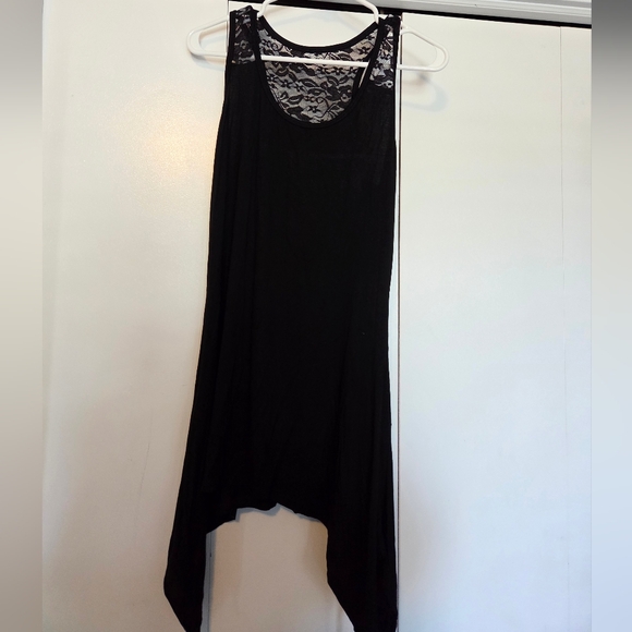 Hot Topic Black Asymmetrical Scoop Neck Tank Top - Picture 1 of 3